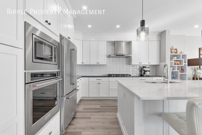 Photo du bâtiment - Modern 4 Beds, 4.5 Baths Duplex | Availabl...
