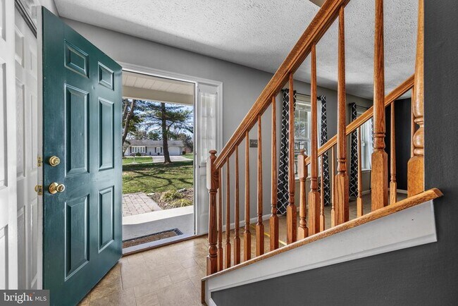 Building Photo - 17141 Mount Airy Rd