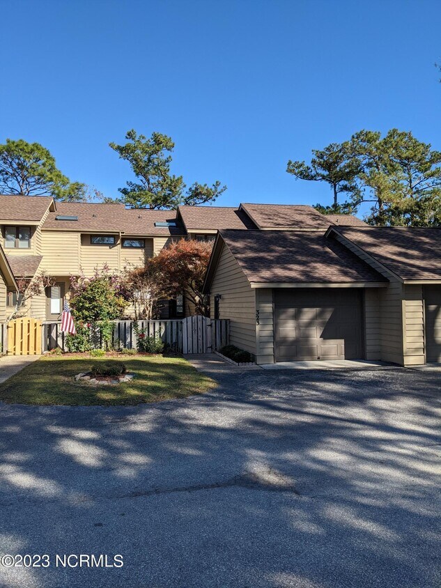 Primary Photo - 323 Sandpiper Ln