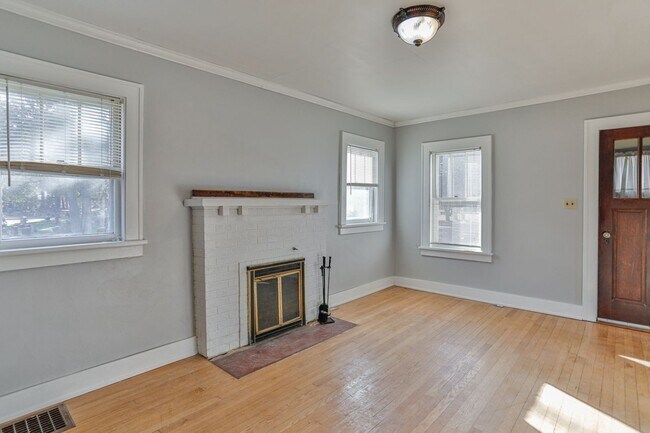 Foto del edificio - 2 Bed 1.5 Bath Single Family Home With Large Upper Loft Area in Wausau