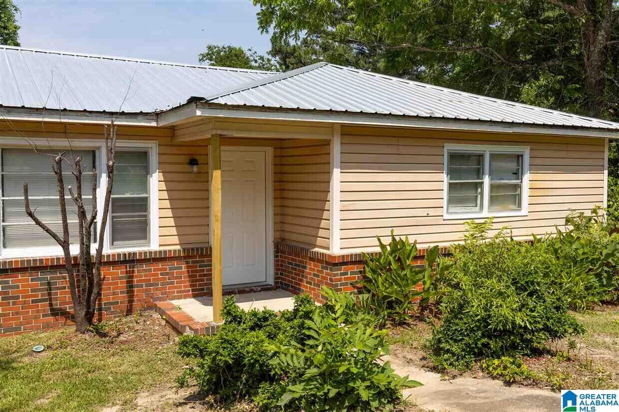 320 Sunhill Rd NW, Center Point, AL 35215 House Rental in Center