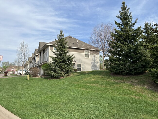 Building Photo - 3294 Red Oak Trl