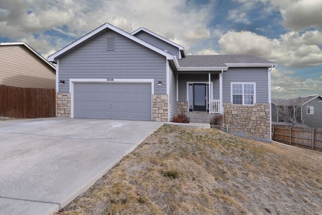 Building Photo - Big Beautiful Home in West Greeley!