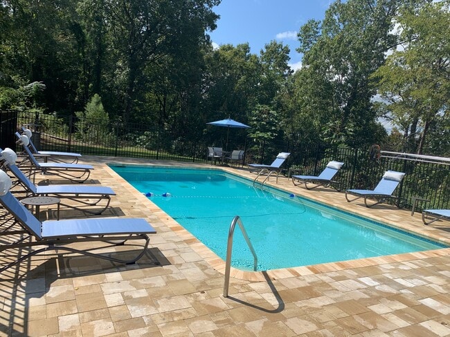 Building Photo - The View Apartments