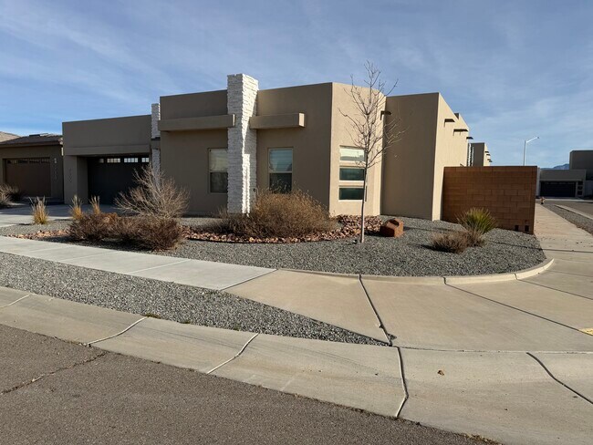 Foto del edificio - 7900 Tiburon Hills Drive NW