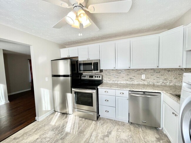 Foto del edificio - 3 Bed-1.5 Bath Condo In Avon Lake