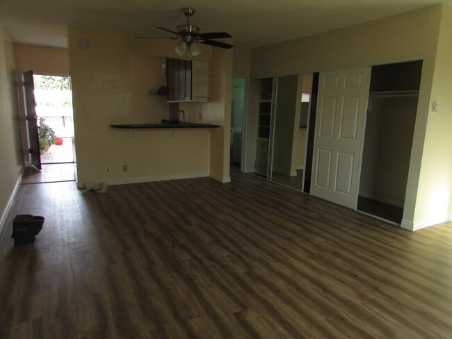 Building Photo - 1729 N Wilton Pl