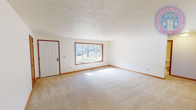 Building Photo - Single Level Ranch, Large Backyard, Privat...