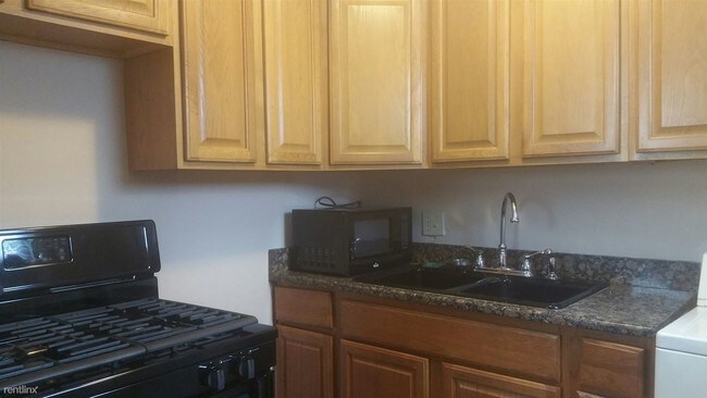 Building Photo - 3 br, 1 bath House - 383 Carbon Rd