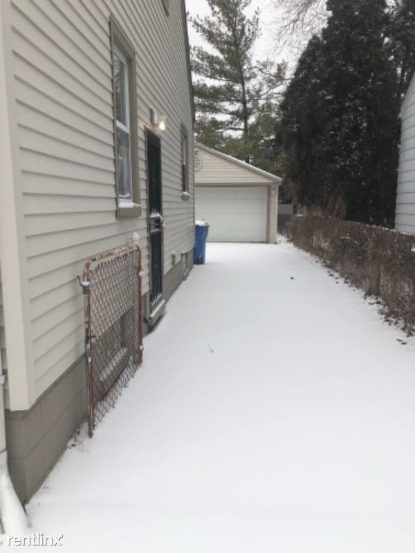 Building Photo - 3 br, 1 bath House - 25281 Dartmouth St