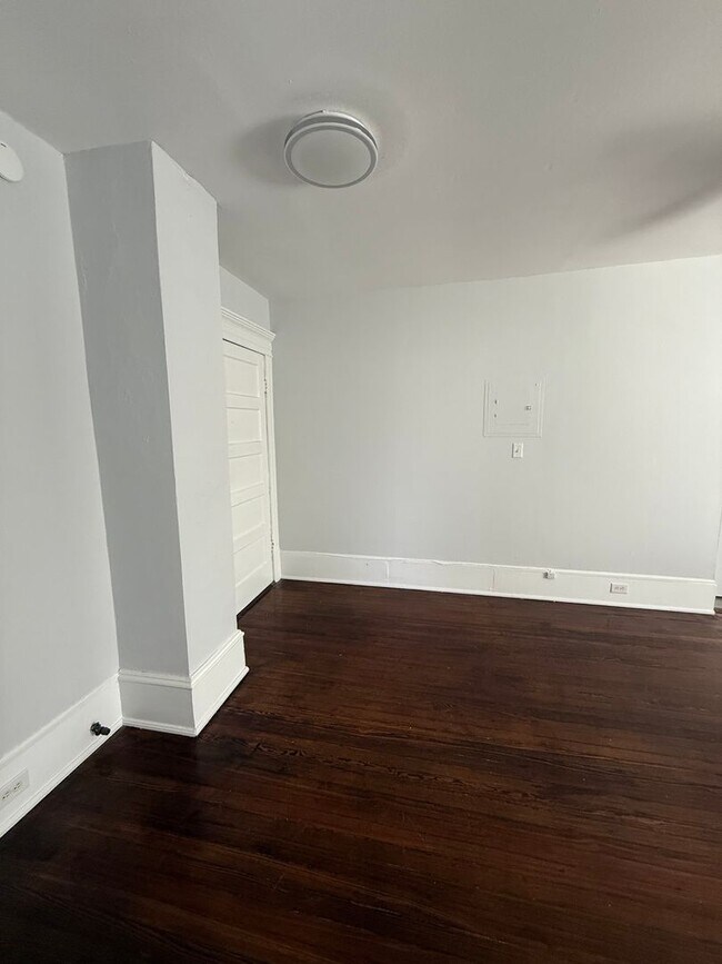 Building Photo - 310 N Gadsden St