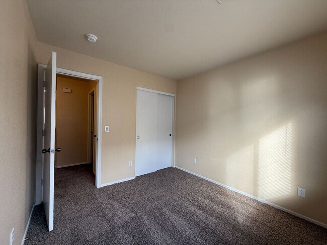Building Photo - 13601 N 129th Dr
