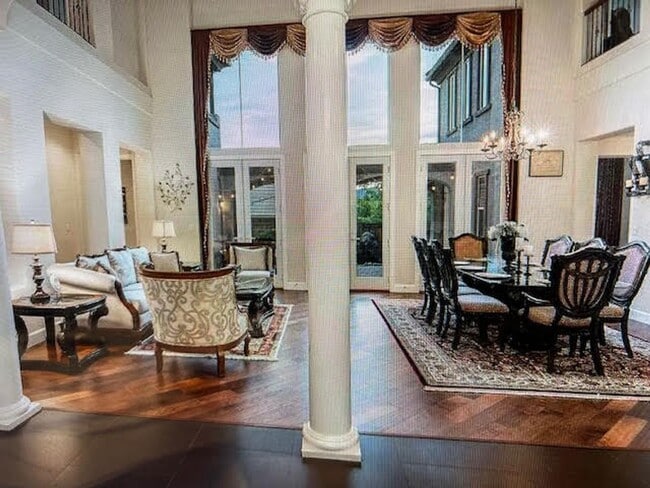 Building Photo - Gated Home in Somersett