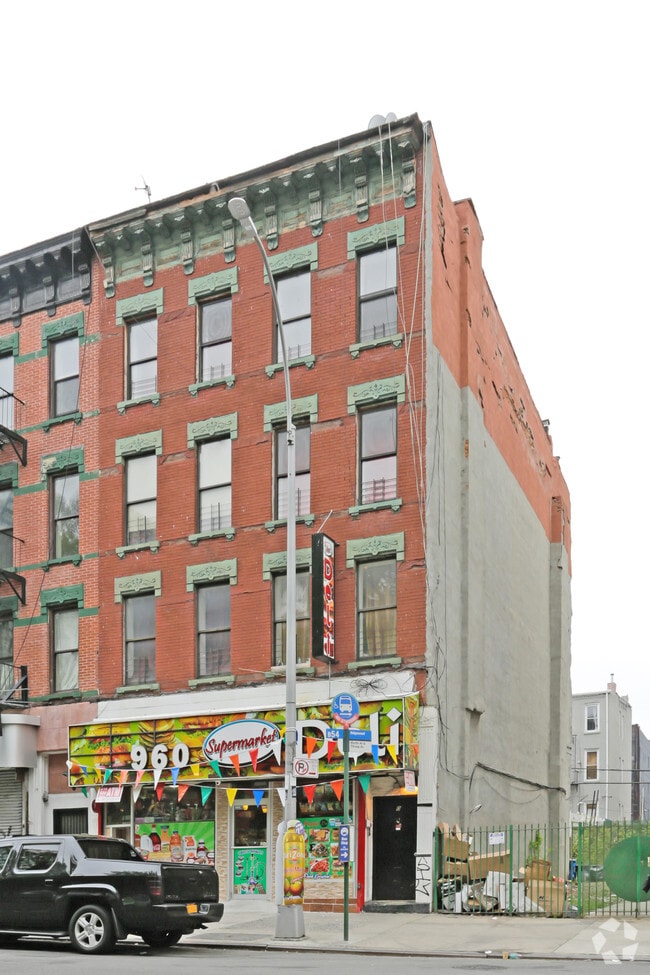 Primary Photo - 960 Myrtle Ave