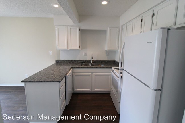 Building Photo - 108 N Saxony Dr