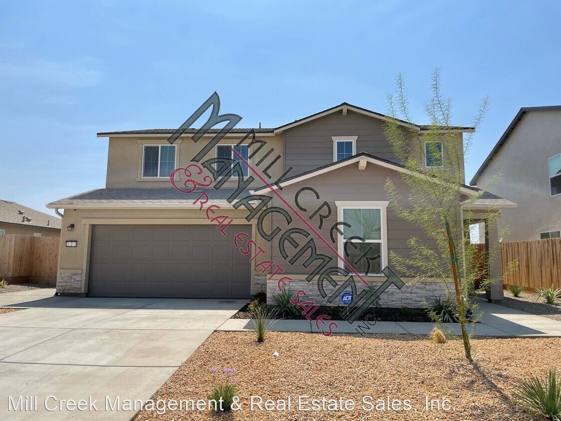 5 br, 3 bath House 221 E. Sedona Alquileres en Visalia, CA