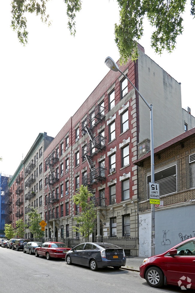 Building Photo - 550 W 146th St