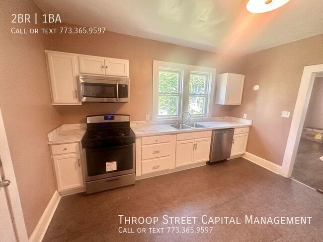 Building Photo - Spacious 2Bed 1Bath
