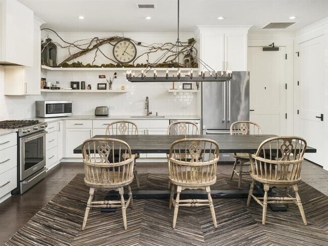 Foto del edificio - 10625 Serenbe Ln