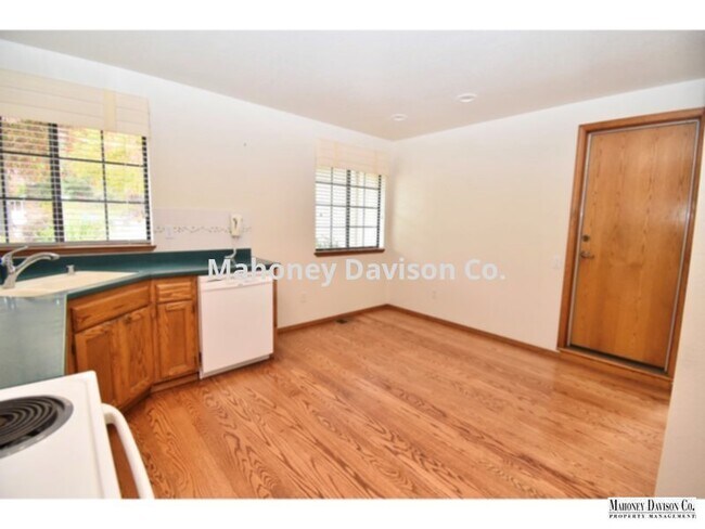Foto del edificio - 3 bdrm/2 bath single story, 1688 sf, near ...