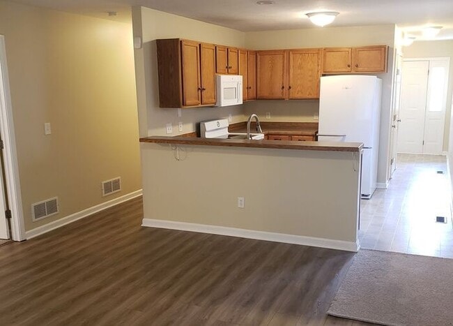 Building Photo - Renovated Ranch!