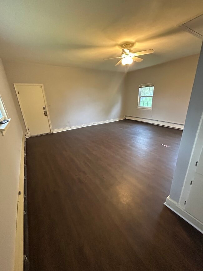 Building Photo - 3208 Clearview Dr