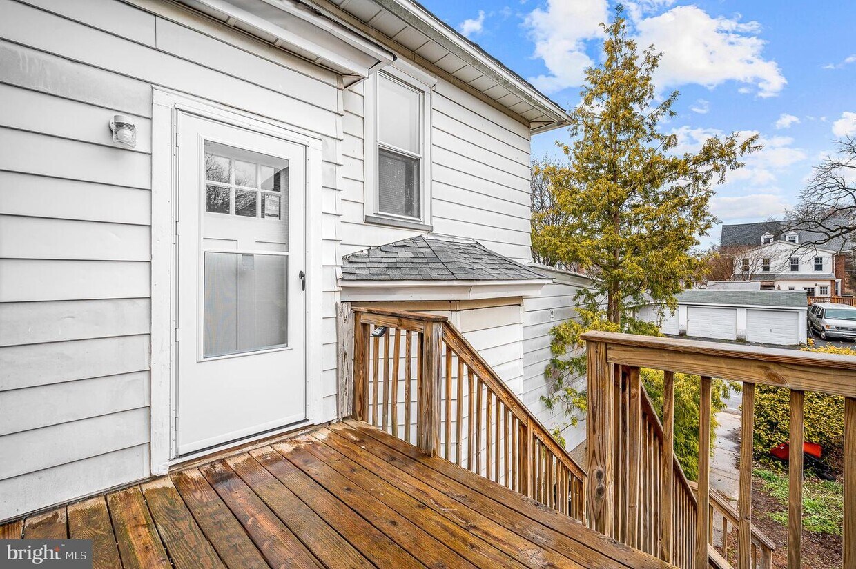 Primary Photo - 619 W Collings Ave