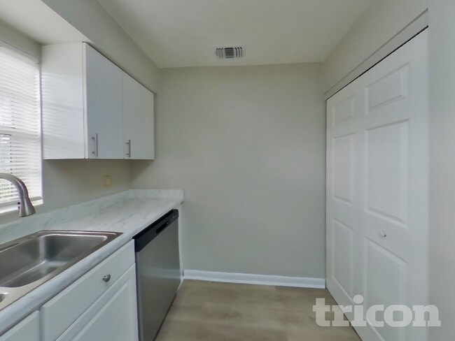 Building Photo - 1332 W Hartley Cir