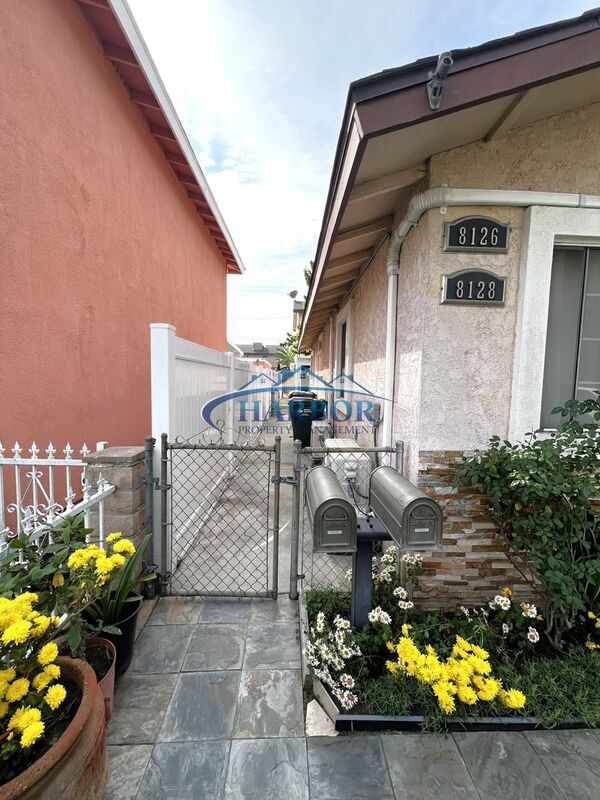 Foto del edificio - 8128 Devenir Ave