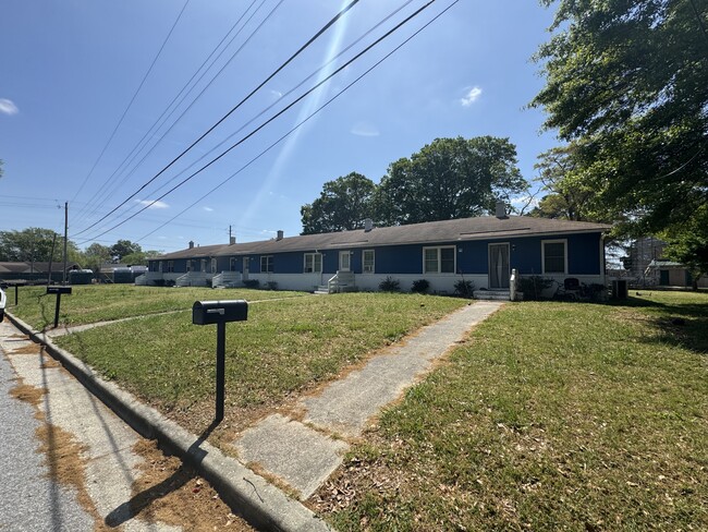 Foto del edificio - 2101 Montclair Ave