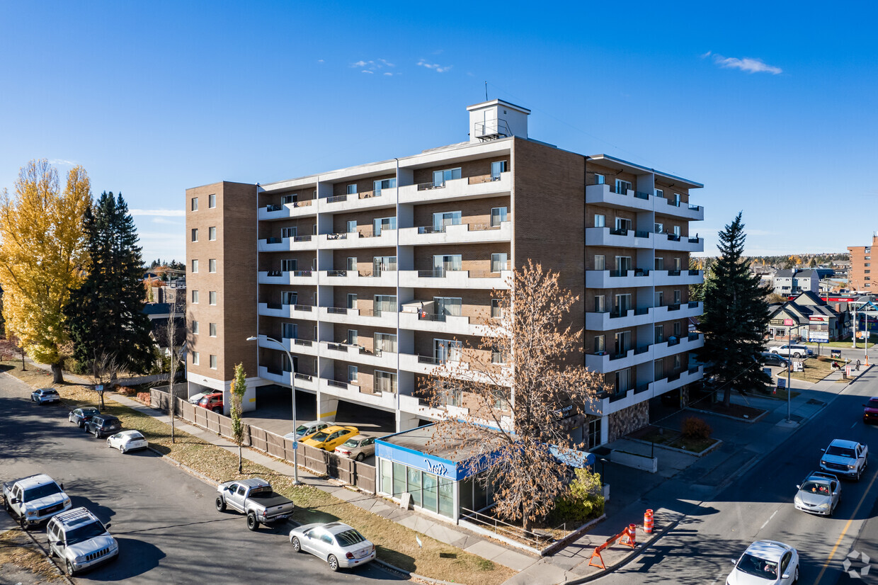 Primary Photo - The Wellington Apartments