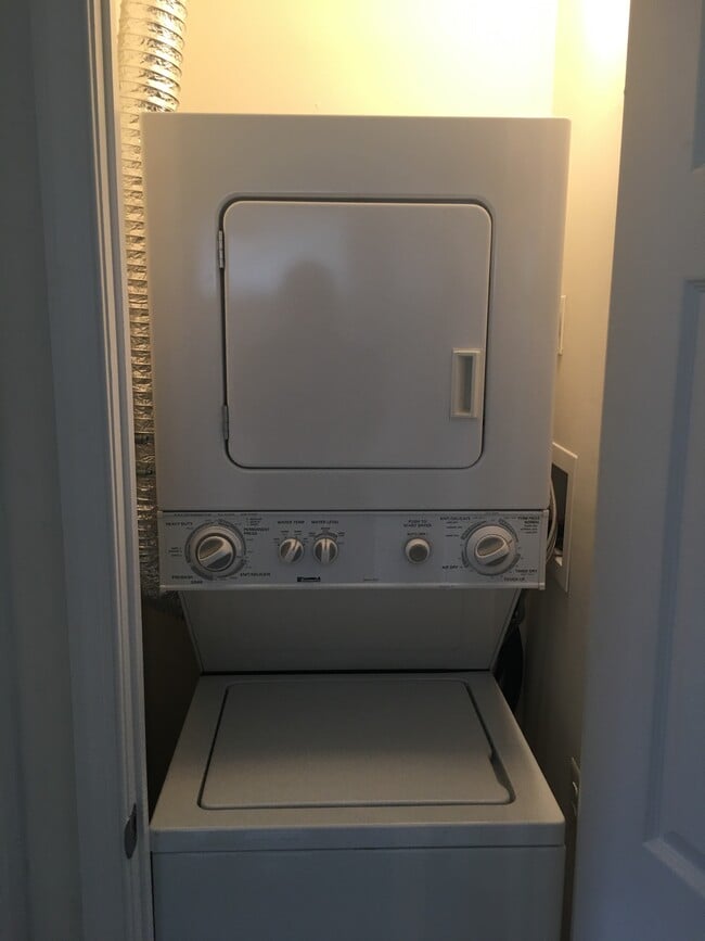 Laundry - 121 Webster St NE