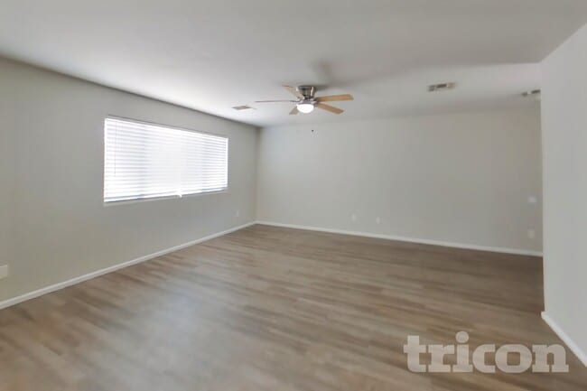 Building Photo - 4151 E Aragonite Ln