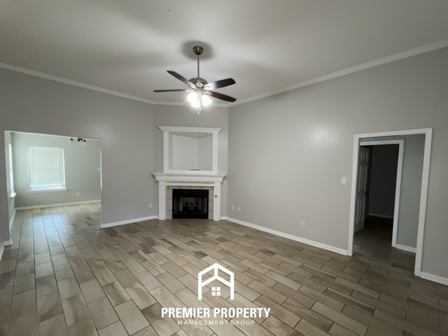 Building Photo - 270 Village Dr