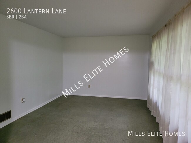 Building Photo - Three Bedroom 2 Bathroom College Park Home...