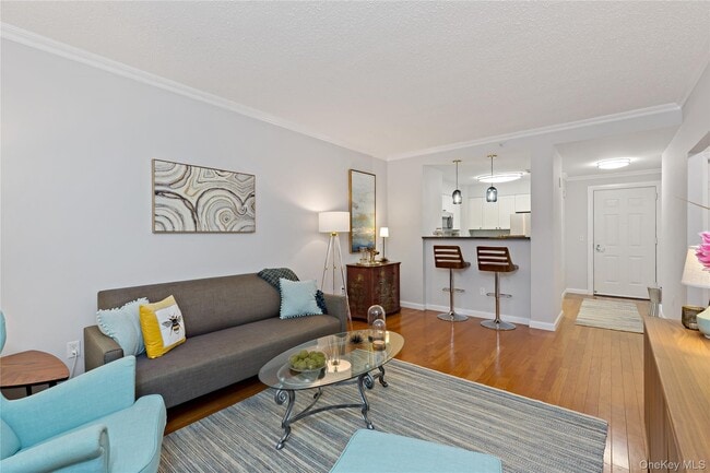 Building Photo - 300 Mamaroneck Ave