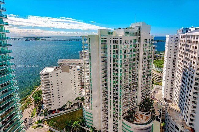 Foto del edificio - 1300 Brickell Bay Dr