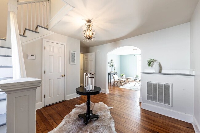 Foto del edificio - Walk to Main Street Restaurants and Downtown! Charming home, just like grandma's house!