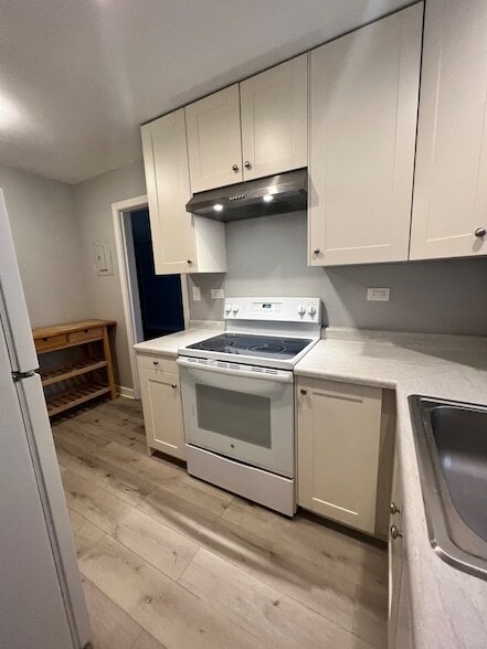 Building Photo - 1408 Hinman Ave