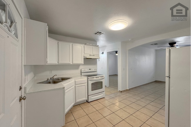 Photo - 1023 E Old Southern Ave Apartment