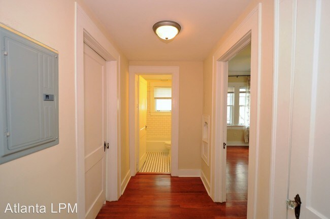 Building Photo - 423 Clairemont Ave