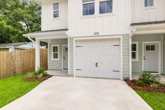 Building Photo - 608 Fir Ave