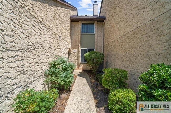 Foto del edificio - 73 Tennyson Dr