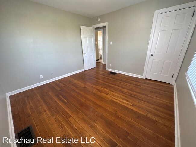 Building Photo - 3 br, 1 bath House - 2132 E bataan Dr