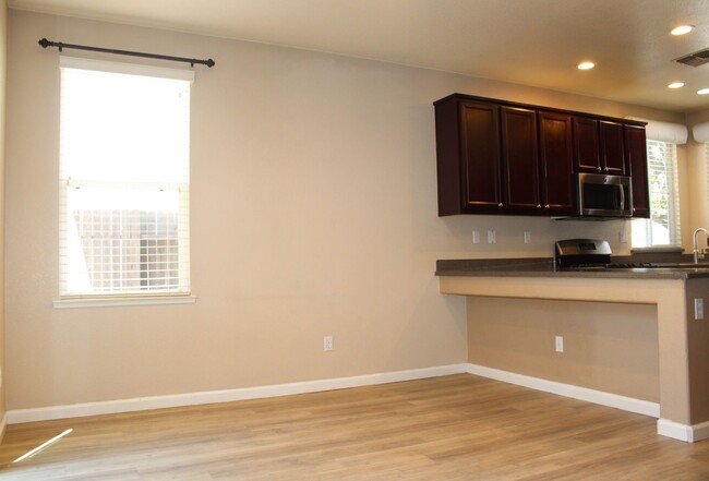 Building Photo - 974 Courtyards Loop