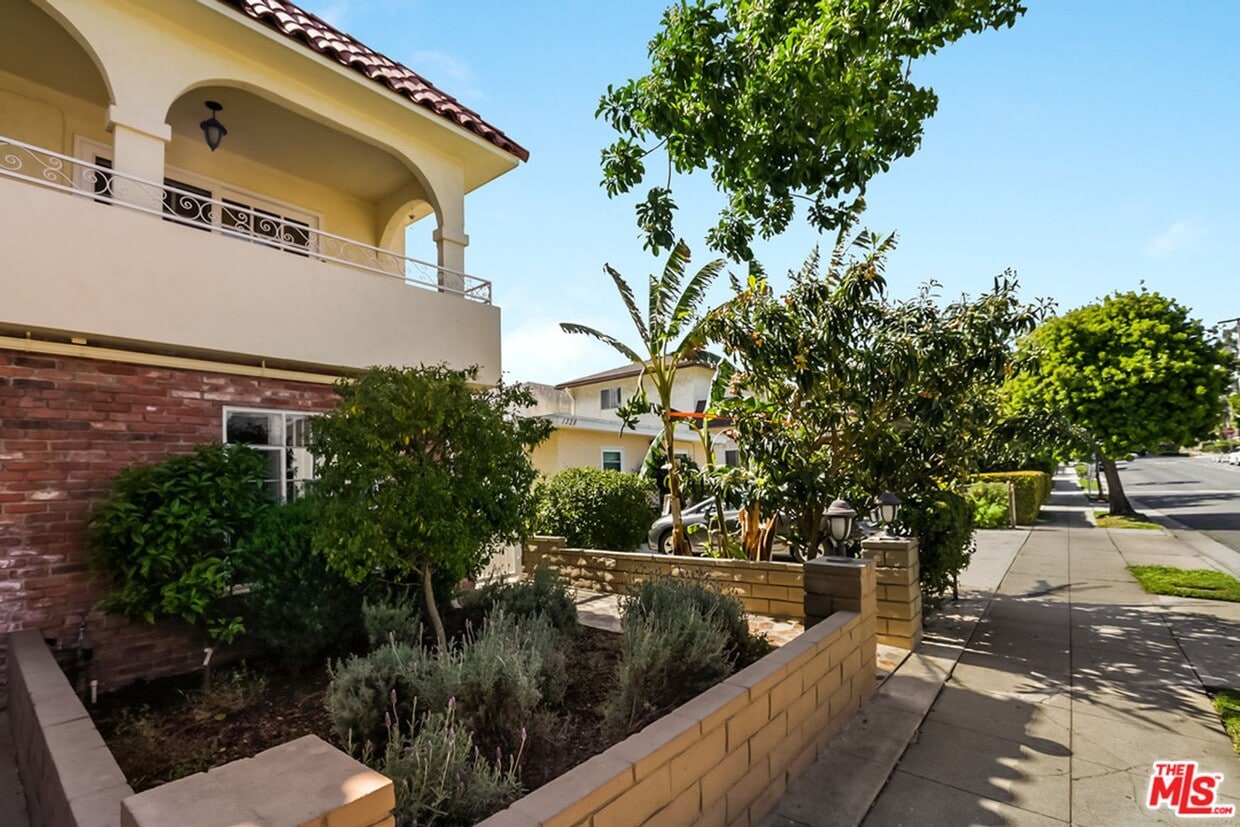 Foto principal - Beautifully Remodeled 2 Bed 1.5 Bath Santa...