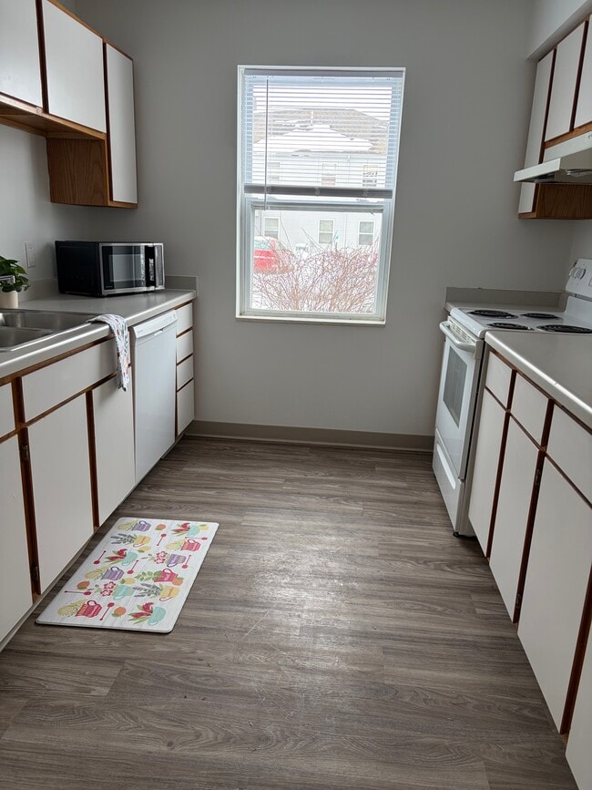 Building Photo - Songbird Apartments