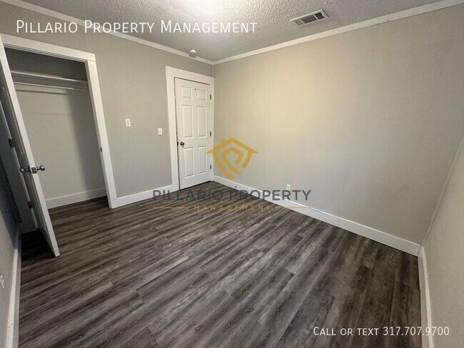 Foto del edificio - 2300 1/2 S A St.-