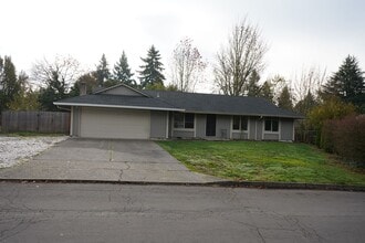 Building Photo - 10111 NE Tanglewood Dr