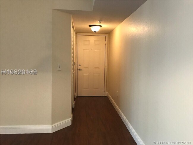 Foto del edificio - 2520 Centergate Dr